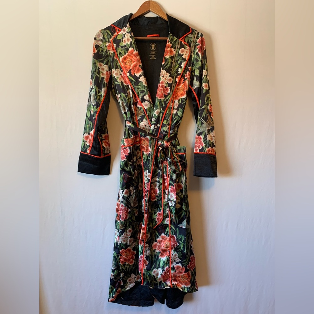 HAHT Solo Robe in Flock Together Noir print